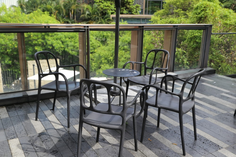 Styles et tendances actuels du mobilier métallique